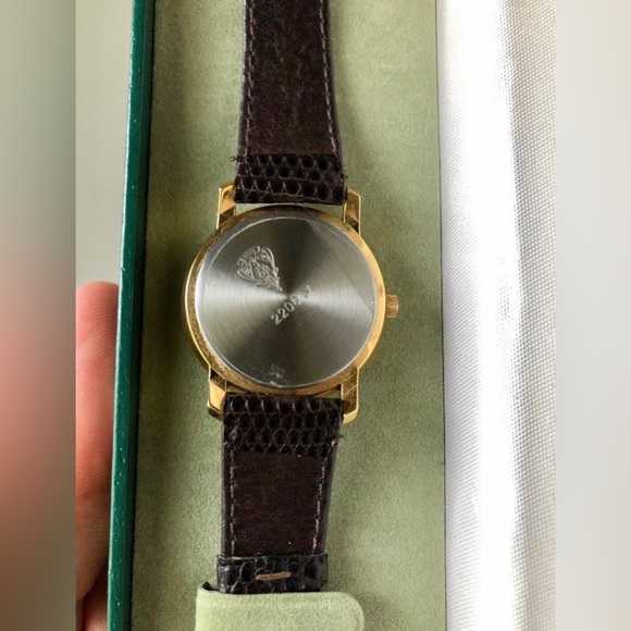 Authentic Vintage Gucci Watch - Picture 2 of 5